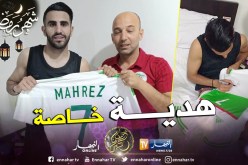 بالصور.. “محرز” يُهدي قميصه لسفارة مصر بالجزائر !!