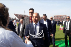 بالصور.. برناوي حاضر بملعب “تشاكر” لتسليم كأس الجمهورية !!