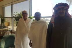 بالصور.. روراوة يؤدي مناسك العمرة رفقة رئيس الكاف