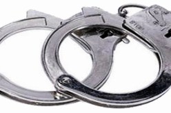 شاب‮ ‬يدخل فاتح أصفاد المساجين إلى المؤسسة العقابية لتسهيل هروبهم