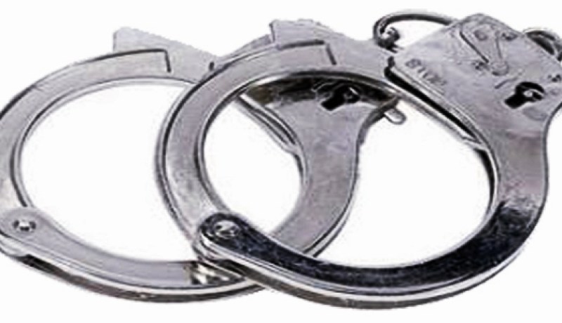 شاب‮ ‬يدخل فاتح أصفاد المساجين إلى المؤسسة العقابية لتسهيل هروبهم