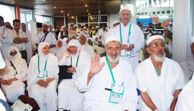 توزيع ماء زمزم على 36 ألف حاج «باطل» في 5 مطارات بالجزائر