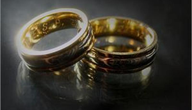 طالب باستعادة خاتم ثمين.. بعد أن تزوج من امرأة متزوجة