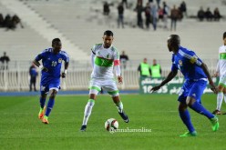 محرز يحمل شارة القيادة لأول مرة