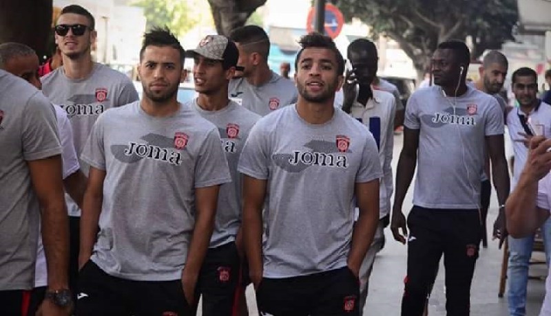 بالصور..لاعبو إتحاد العاصمة يتجولون بشوارع الدار البيضاء