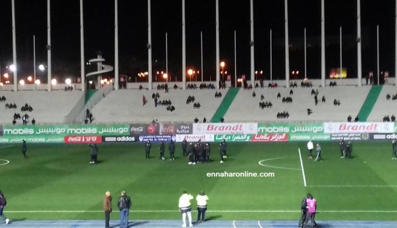 لاعبو الخضر مندهشون لغياب الأنصار أثناء تفقدهم أرضية الميدان!