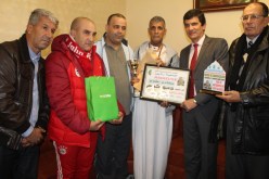 بالصور.. جمعية “راديوز” تُكرّم الحكم السابق “دحو كريم”