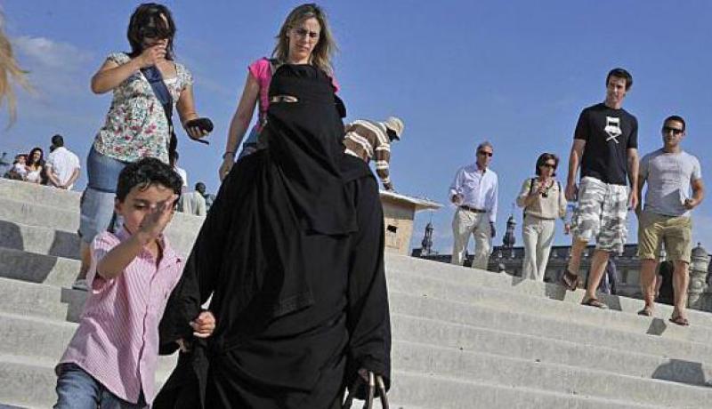 “النقاب” ممنوع في إقليم كيبيك الكندي