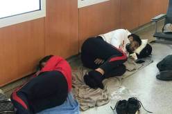 بالصور.. معاناة لاعبي “شباب بلوزداد” بمطار “الدار البيضاء” !!