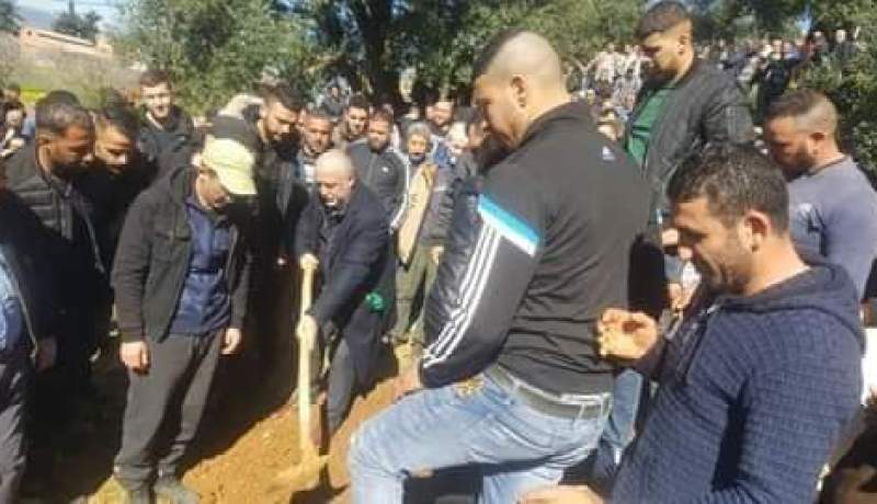 “دوما” يُشارك في تشييع جثمان مناصر شبيبة القبائل