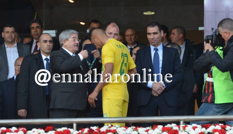 بالصور..أويحيى يسلّم الميداليات للاعبي الشبيبة