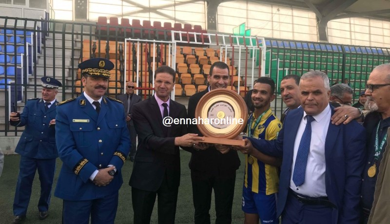 بالصور ..زطشي ووالي قسنطينة يمنحان درع بطولة الرديف لنادي بارادو