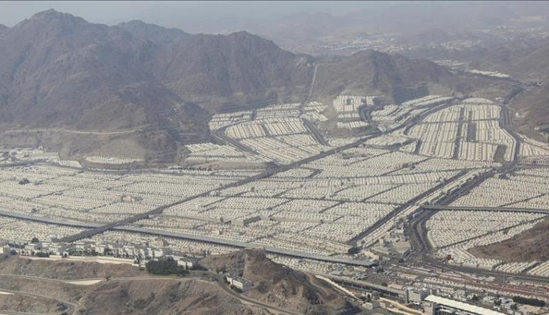 تواصل توافد حجاج بيت الله الحرام الى منى قبل الصعود لجبل عرفة