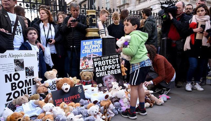 مظاهرة بلندن تنديدا باعتداءات النظام السوري وروسيا على حلب