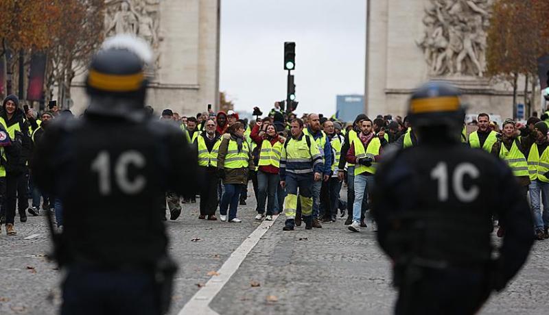 توقيف 65 شخصا من متظاهري السترات الصفراء بفرنسا