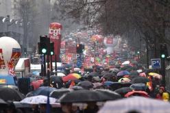 نصف مليون فرنسي يتظاهرون ضد إجراءات التقشف الحكومية