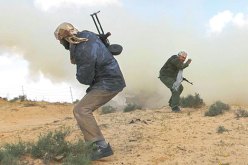 الثوار الليبيون لا وقف لاطلاق النار قبل انسحاب قوات القذافي