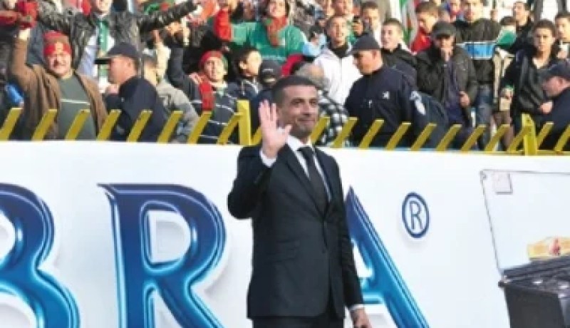 إيدير لونغار سيحل عشية اليوم بالجزائر العاصمة لحضور الداربي العاصمي