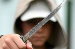 رجل يعتدي بسلاح أبيض على امرأة وبناتها الثلاث في فرنسا