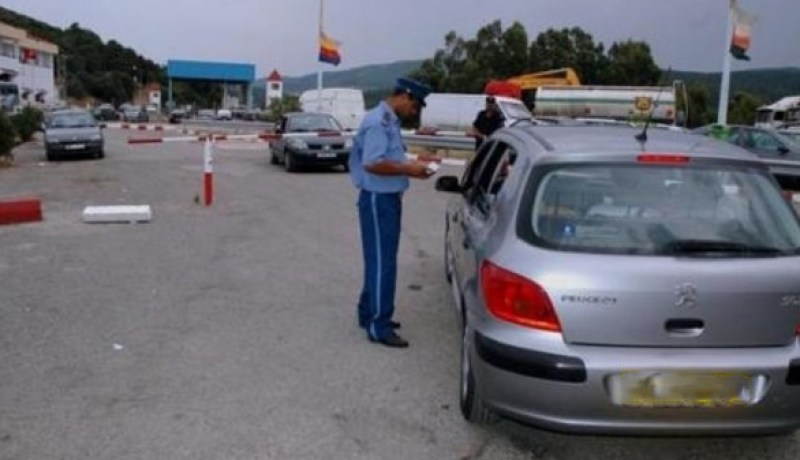 فـرار جماعي عبر الحدود البرية مع تونس