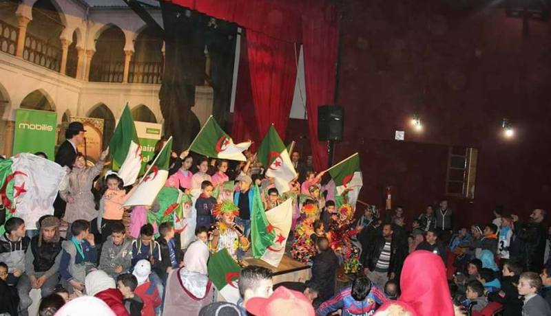 بالصور.. فرقة “البحارة” تمتع جمهور تيسمسيلت