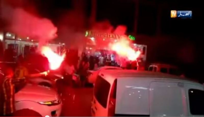بالفيديو فرحة عارمة في شوارع تيزي وزو إحتفالا بالناجحين في شهادة البكالوريا