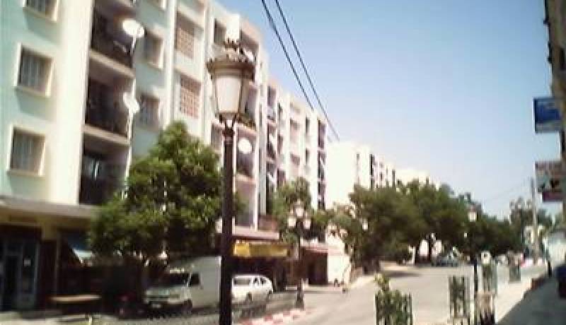 إرهابيون يقتحمون حانة ويجردون زبائنها من ممتلكاتهم في تيزي وزو