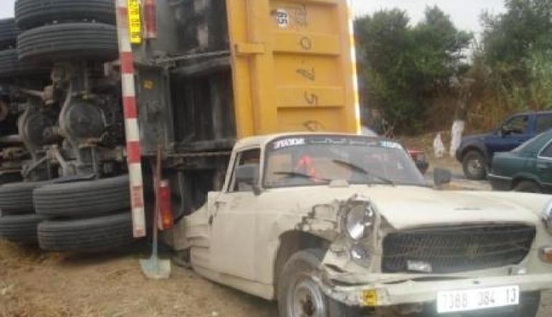 انقلاب شاحنتين و3 سيارات بسبب صيني في حالة سكر بمغنية