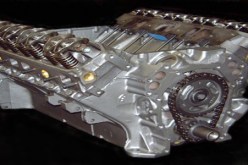 إحباط تهريب 12 محركا على متن سيارتين من دون وثائق