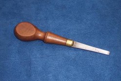 مختل عقليا يفقأ عين سيدة بمفك براغ في البيّض