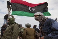 ثوار ليبيون يحققون مع صحافيين بريطانيين بتهمة التجسس ودخول ليبيا خلسة