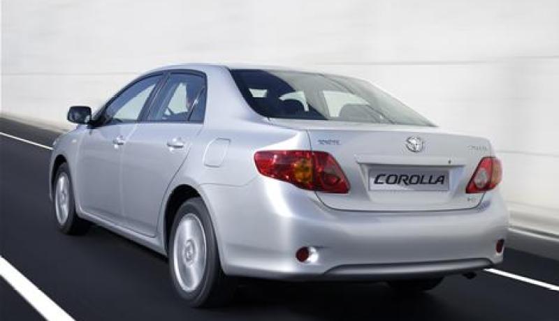 شركة تويوتا تسحب 100 ألف سيارة من نوع كورولا