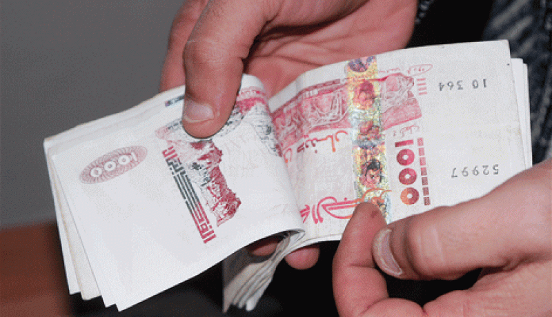 ابنة رجل أعمال على رأس عصابة مختصة في تزوير الدينار والدولار بالبليدة