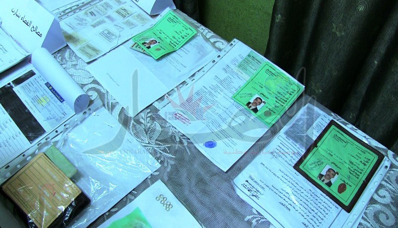 الإطاحة بشبكة وطنية مختصة في تزوير البطاقات الرمادية ورخص السياقة في جيجل