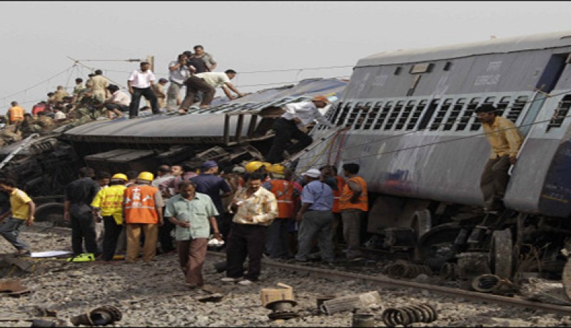 15 قتيلا إثر اصطدام قطار بمركبة في الهند