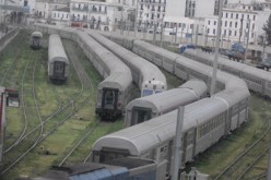 أعوان حماية الأملاك بشركة '' sntf'' يتمددون على سكة القطار ويهددون بالإنتحار جماعيا