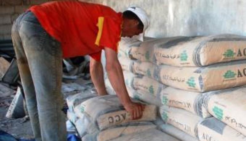 المضاربة ترفع أسعار الإسمنت إلى 700 دينار للكيس الواحد