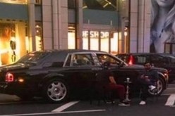 ميليونير سعودي يضرب بالقانون عرض الحائط ويدخن الشيشة في شوارع لندن