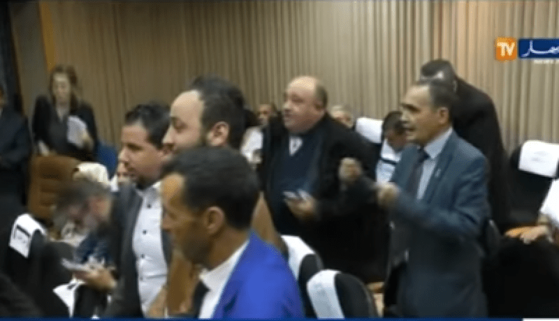بالفيديو…هيئة مراقبة الانتخابات تعجز عن تنظيم قرعة في قاعة صغيرة ؟