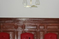 رعية فرنسي رفقة 4 عناصر شرطة متورطون  في تهريب سيارة بتزوير أختام العبور