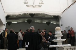 لفرط سئمه من العالم الخارجي سرق منزلا لكي يدخل السجن