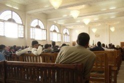 يهدد والده بالقتل لطلبه استرجاع محل ملك له