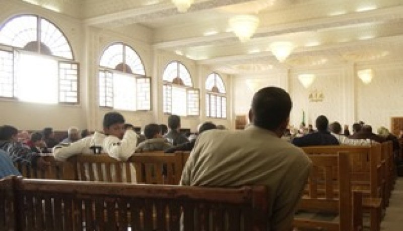 يهدد والده بالقتل لطلبه استرجاع محل ملك له