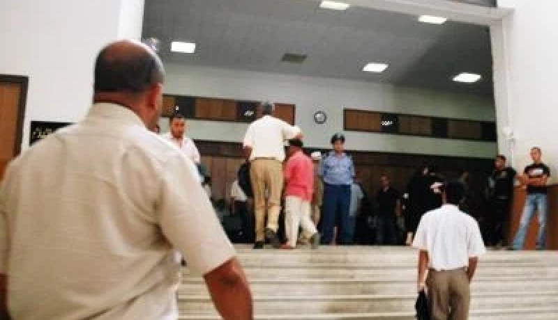دركي وجمركيتان يزوّرون وثائق سفر حلاقة وهرانية مقابل 32 مليون سنتيم