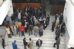 عصابة أشرار تقتحم منزل مغتربين تكبلهما وتسرق منهما مبالغ مالية وكمية من الذهب