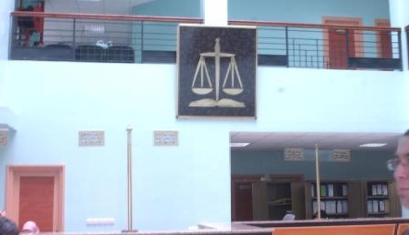 شاب يغتصب عشيقته، ويأمرها بحرق منزل العائلة لطمس الجريمة