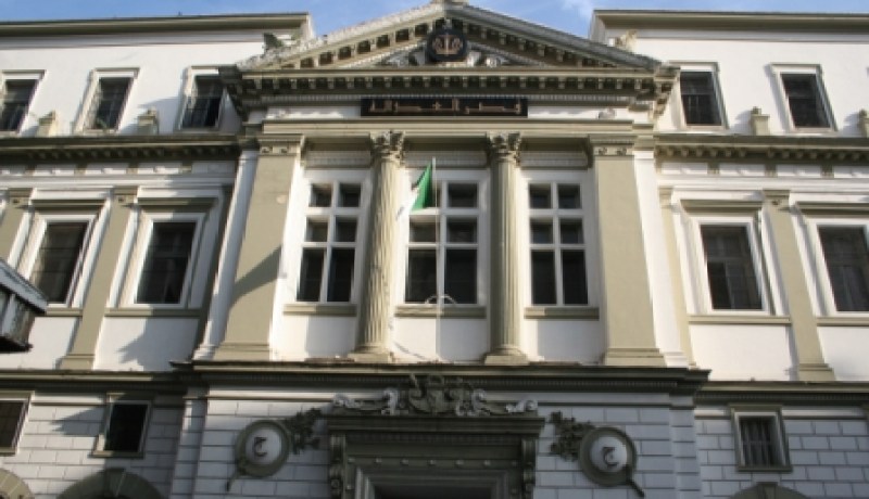 سائق حافلة للمسافرين‮ ‬يختطف فتاة تعمل بمطعم في‮ ‬جامعة السانية بوهران