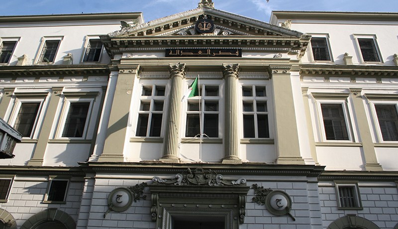 عون أمن بقصر الحكومة وشرطي سابق متهمان بسرقة 32 لوحة فنية وتحف نادرة بقيمة 22 مليار سنتيم