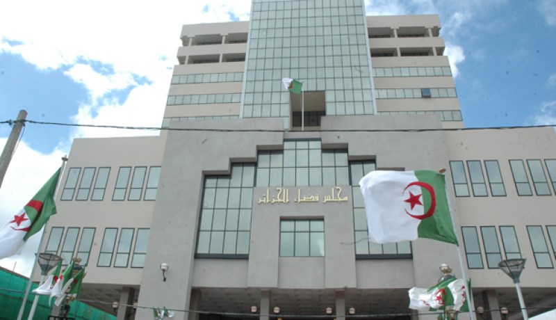 الأمين العام السابق لمجلس قضاء العاصمة وآخران متابعون بتبديد قرابة مليار سنتيم