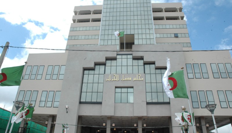 ابن رائد في الجيش ملياردير فـوق القانـون